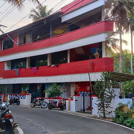 Abhi'S Cafe Avaduthura Kovalam Exterior foto